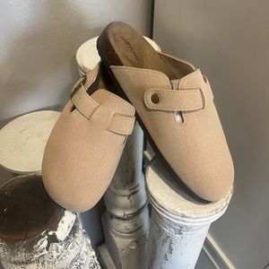 New TCakes Slip on Mules/sandals.New size 9.5
